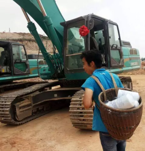 他們，用小小背簍背出山河大情懷